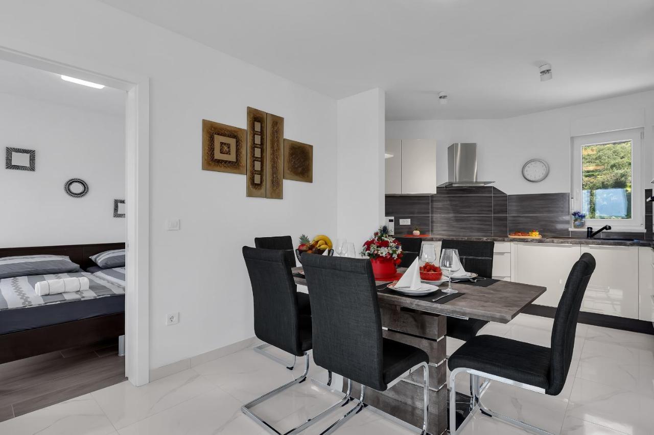 Apartment Navis, Sea View Makarska Exterior photo